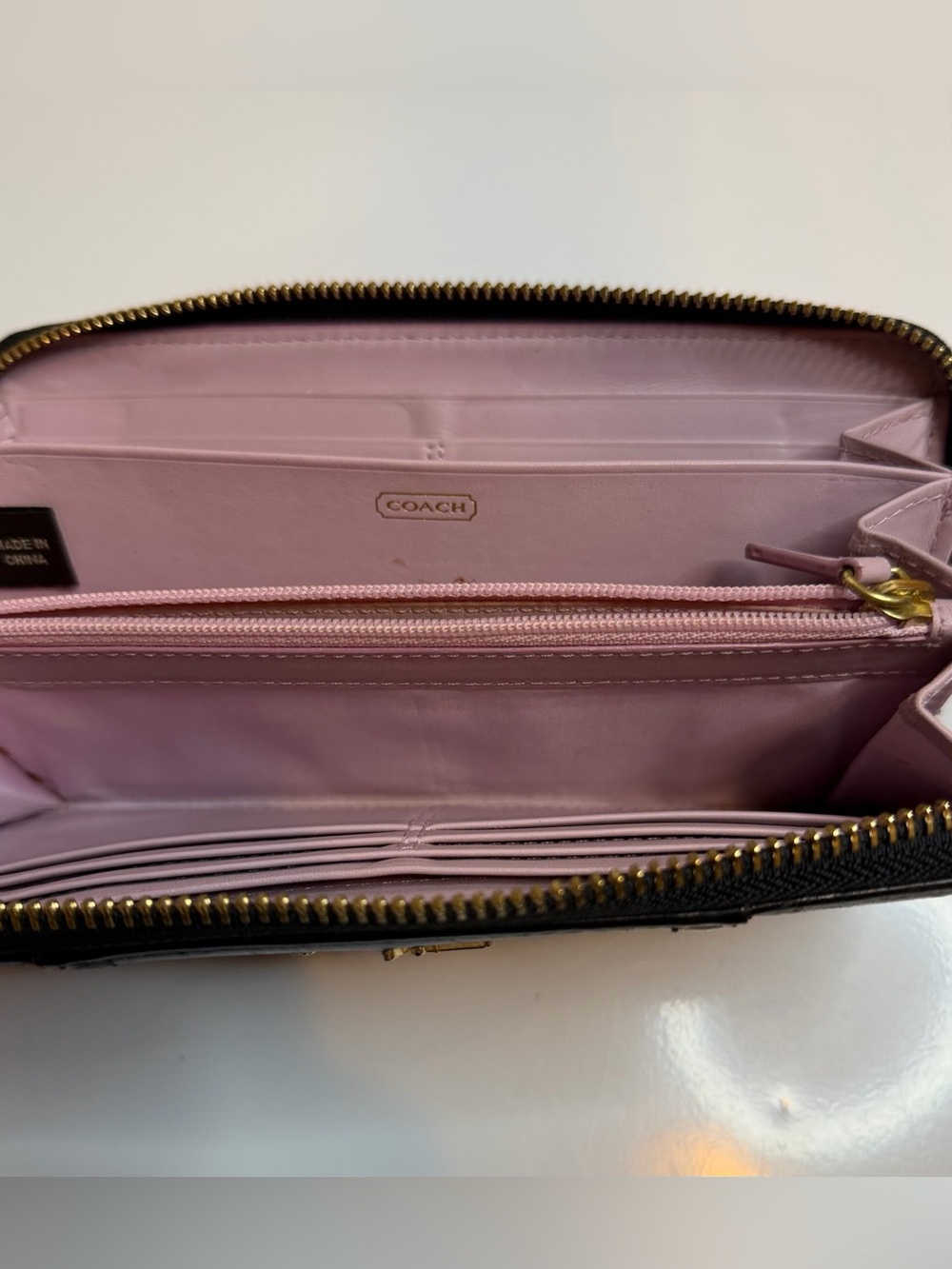 Coach Black Leather Zip-Around Wallet with Gold Coach Carriage Emblem Madison - Picture 3 of 3